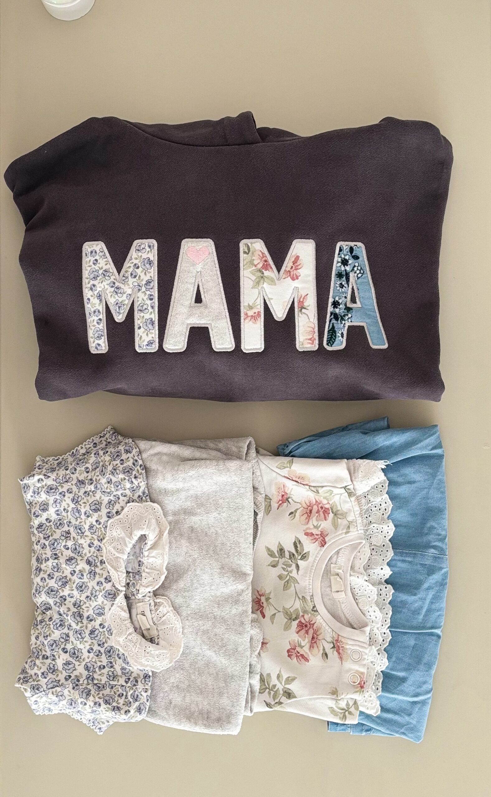 Zestaw bluz z napisami MAMA i TATA (patchwork) - obrazek 3