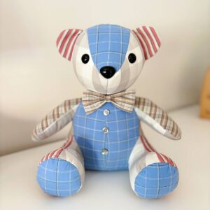 Miś Wspomniś z ubrań osoby dorosłej
