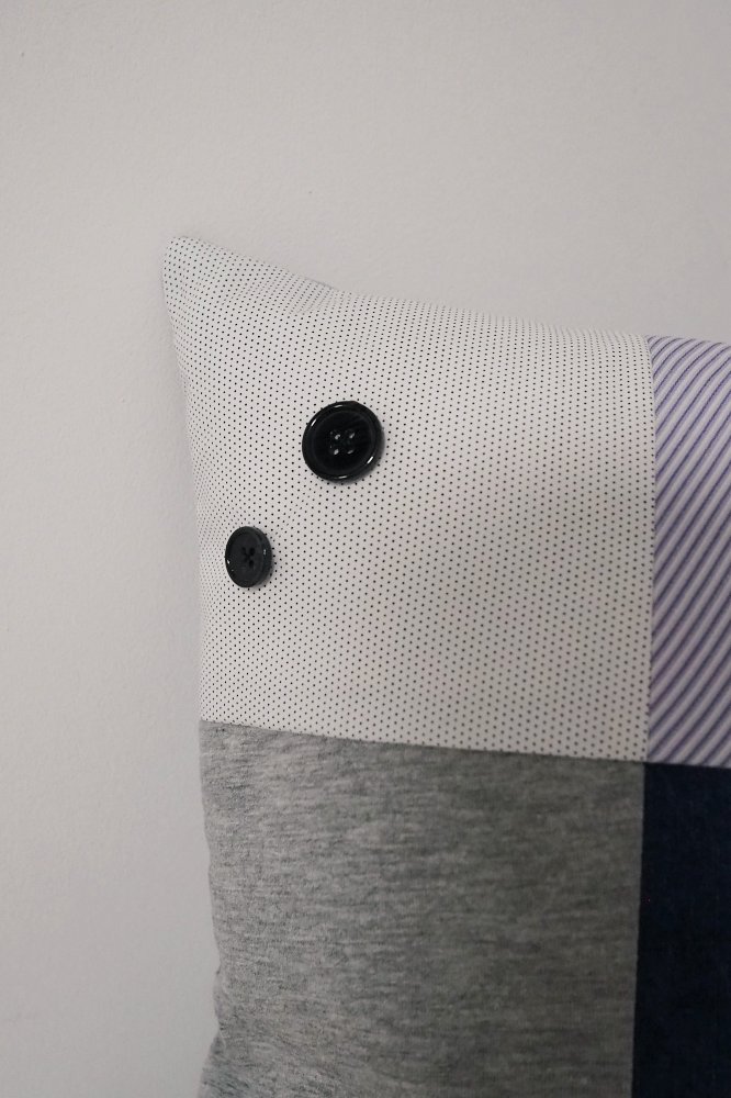 Patchworkowa poduszka z ubrań osoby dorosłej