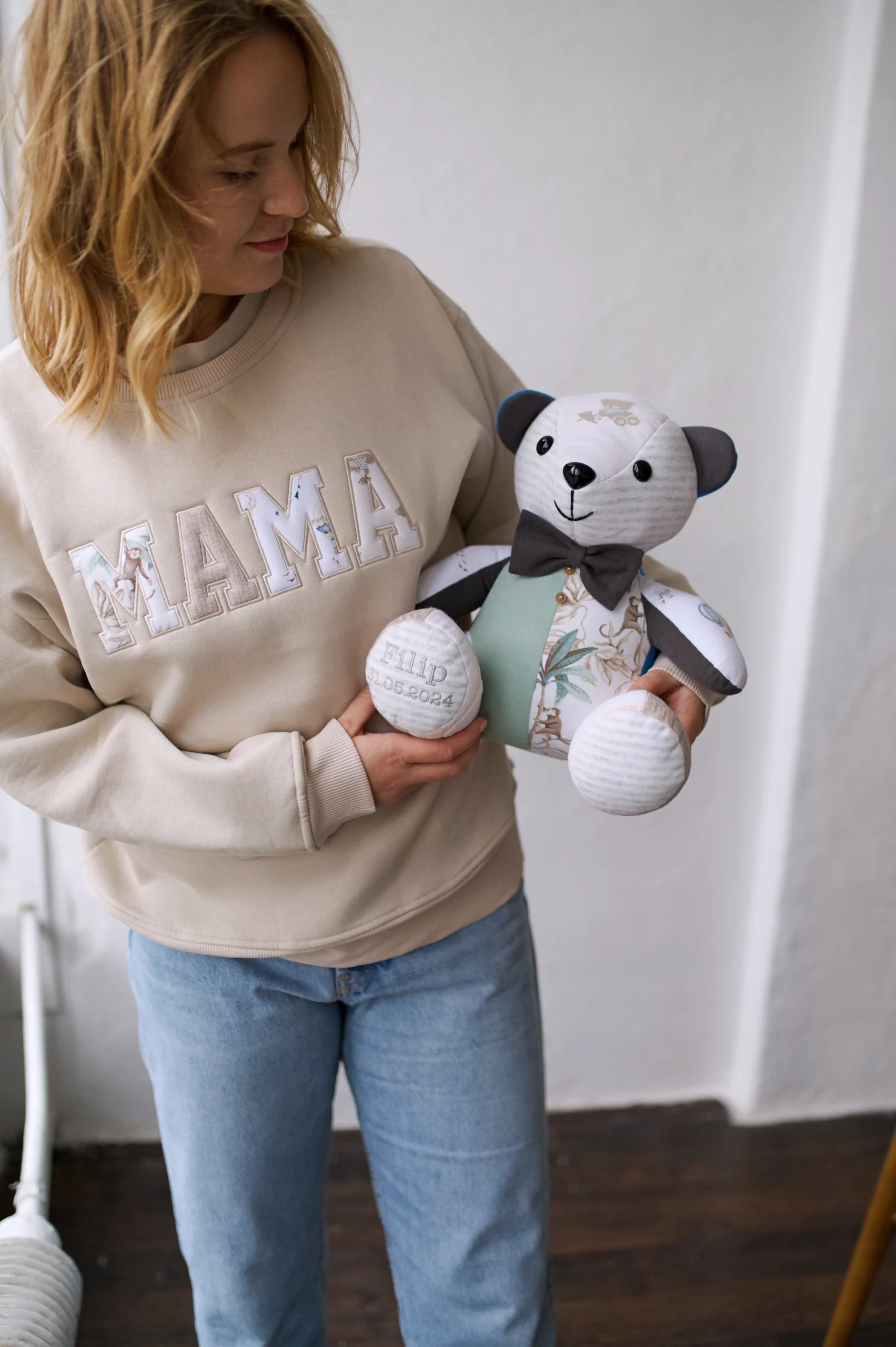 Bluza z napisem MAMA "college" (patchwork) - obrazek 3